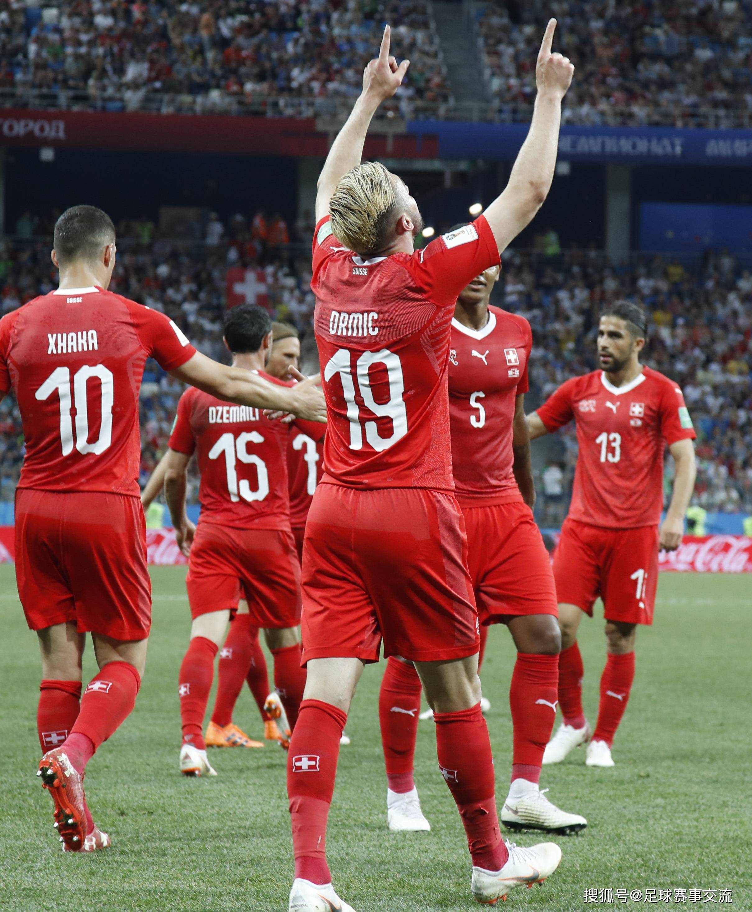 欧美球队携手并肩,共同为胜利而战的简单介绍 欧美球队携手并肩,共同为胜利而战的简单介绍