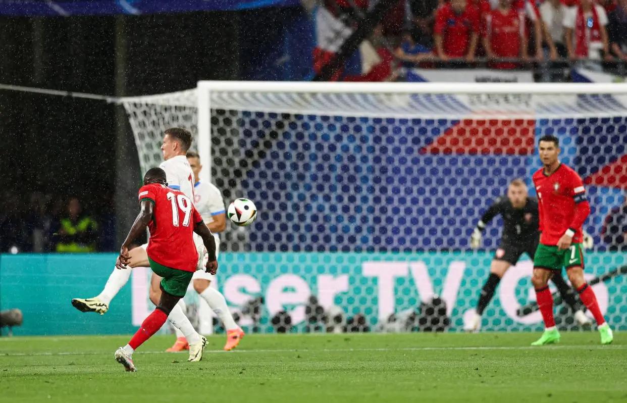 od体育官网-包含比利时逆转葡萄牙，挺进欧预赛半决赛的词条