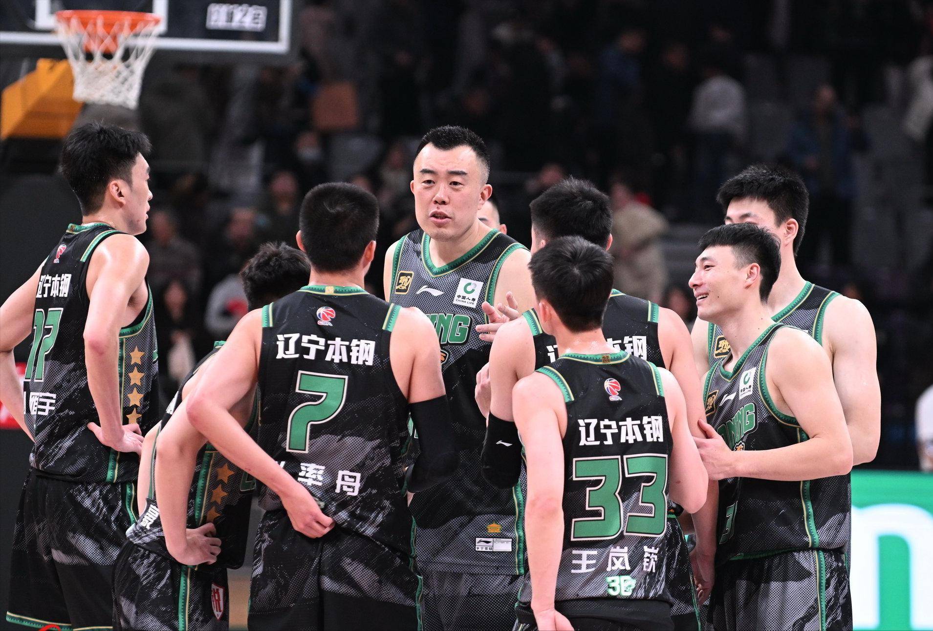 od体育亚洲官网-辽宁男篮队取得十连胜，稳坐榜首位置