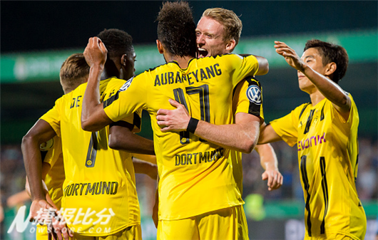 汉诺威与多特蒙德展开激烈角逐 汉诺威与多特蒙德展开激烈角逐