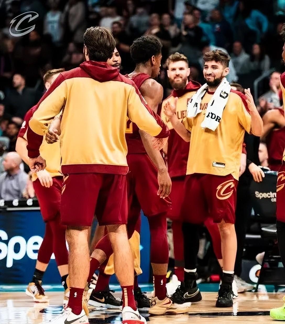 od体育在线登录-火爆比赛引发冲突！球员团结一心击退对手的简单介绍