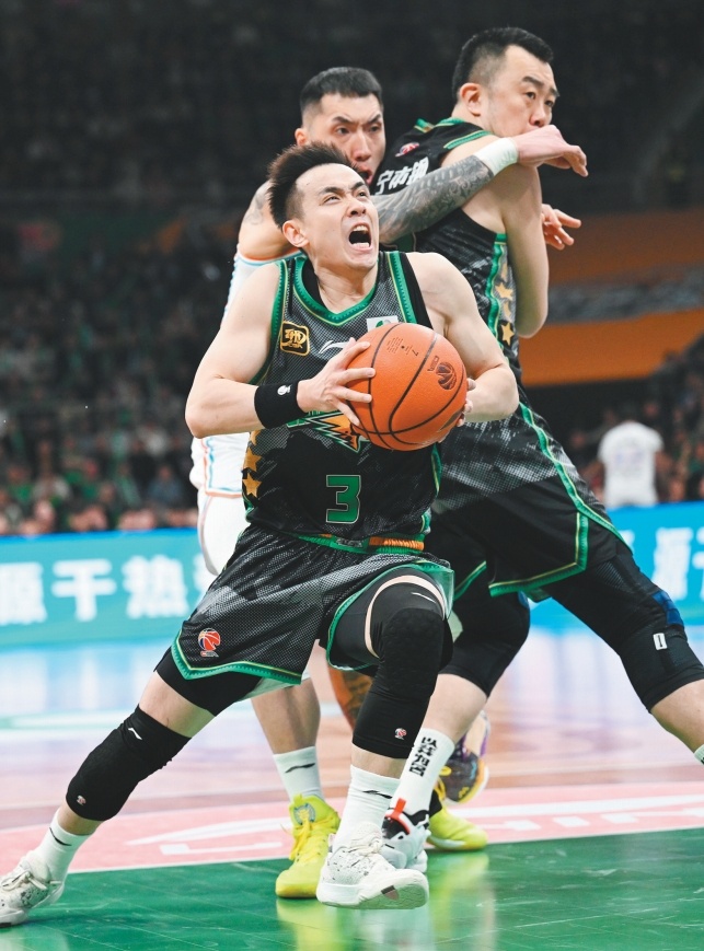 od体育中国官网-辽宁男篮全队发挥出色，轻松击败对手