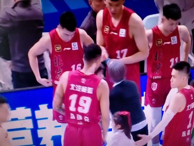 新疆男篮在主场击败云南队,赢得胜利 新疆男篮在主场击败云南队,赢得胜利