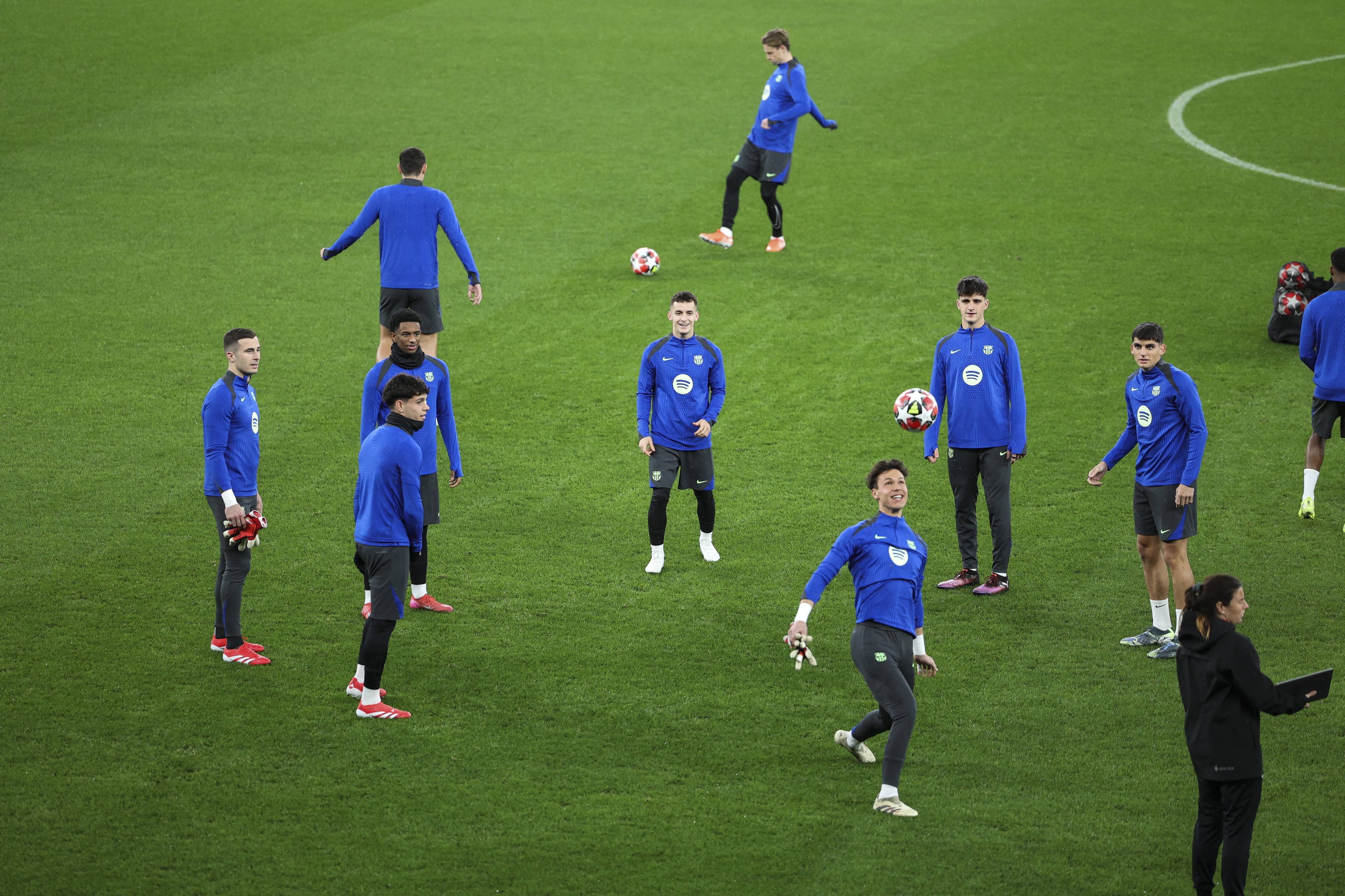 足球比赛再次引发热议,球员们备战期待胜利 足球比赛再次引发热议,球员们备战期待胜利